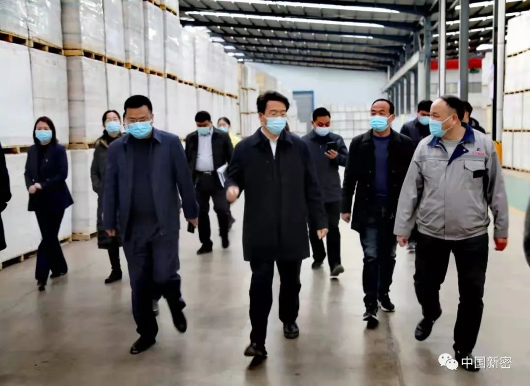 新密市市委副書記、市長(zhǎng)程洋調(diào)研新密市正興耐火材料有限公司，送服務(wù)強(qiáng)信心，沖刺首季“開門紅”！