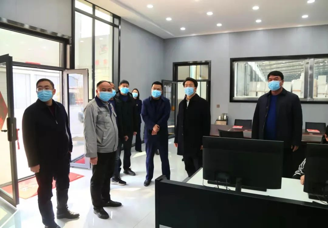 新密市市委副書記、市長程洋調(diào)研新密市正興耐火材料有限公司，送服務(wù)強(qiáng)信心，沖刺首季“開門紅”！(圖1)